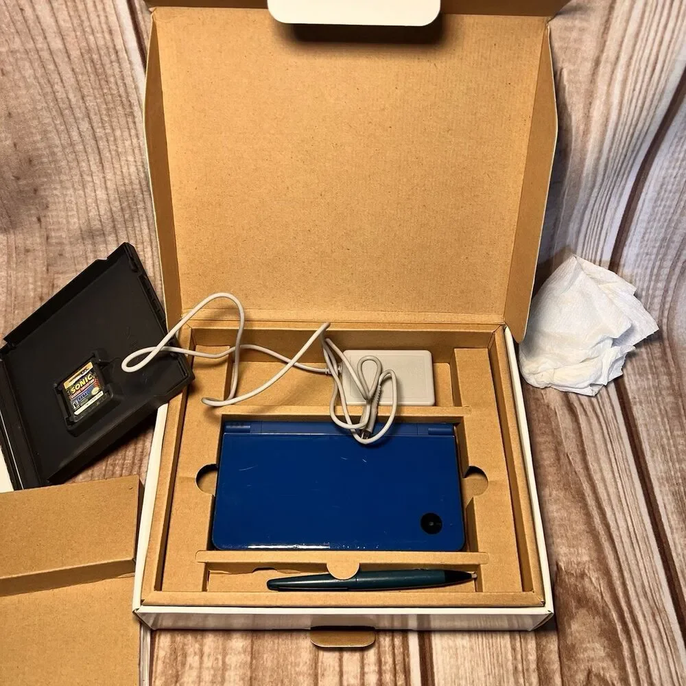 Nintendo DSi XL Handheld System - Midnight Blue